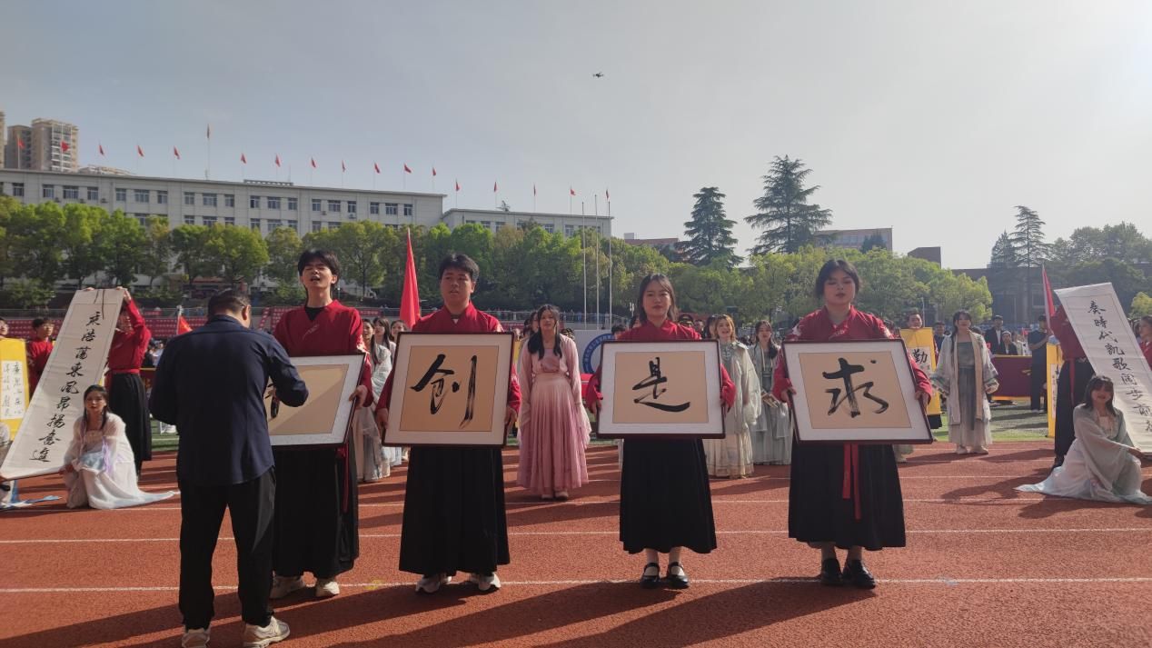 藝術(shù)與設(shè)計(jì)學(xué)院四月份審核性評估階段性小結(jié) 文化藝術(shù)活動(dòng)的組織策劃與實(shí)踐